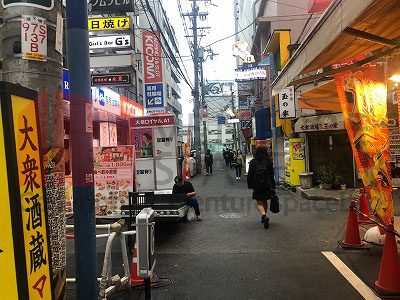 十三駅から徒歩１分 駅前の波平通りに面する 人通り多し 大阪の居抜き物件 貸店舗情報